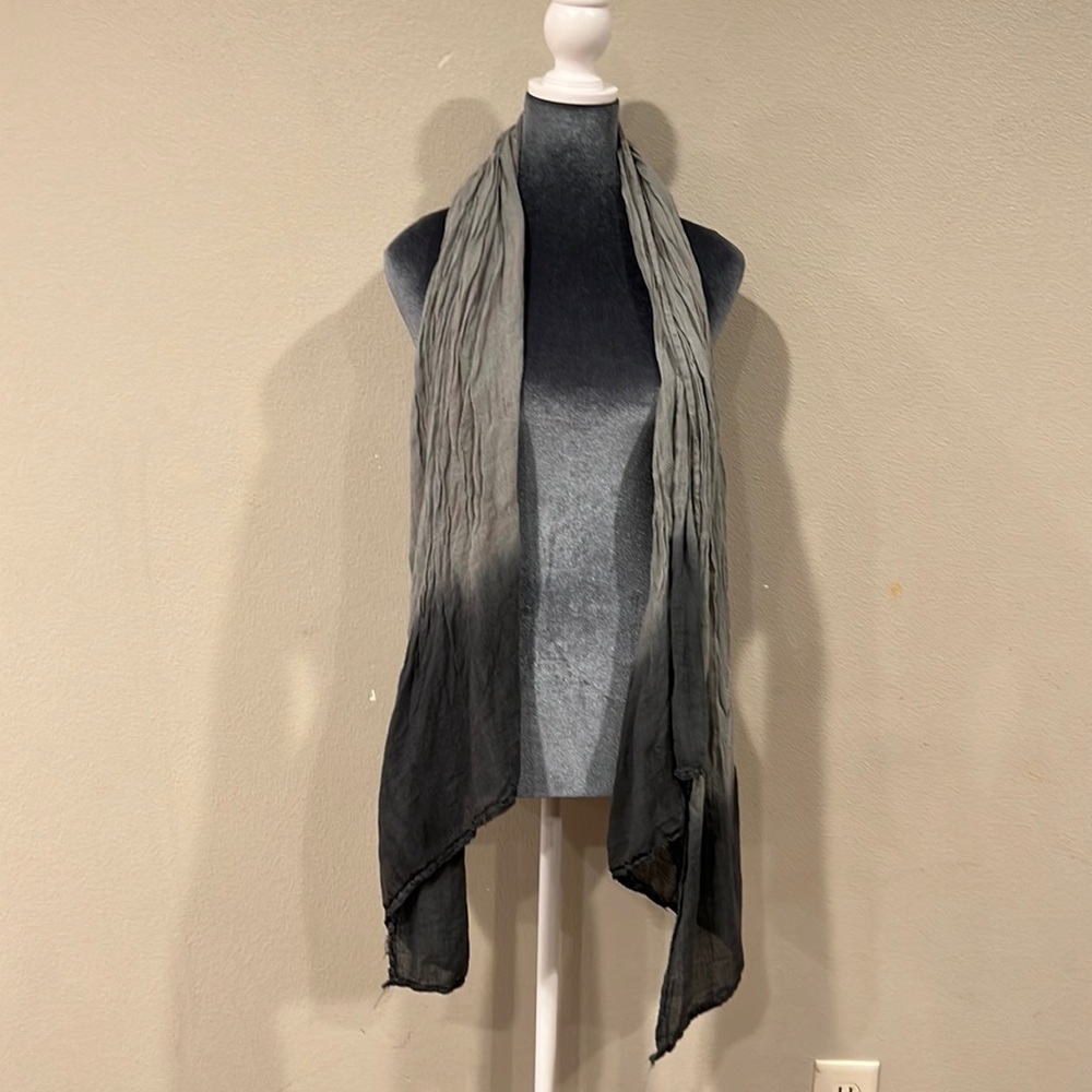 Gray/charcoal ombre scarf